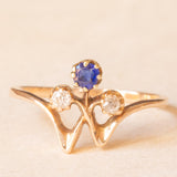 Anello Art Nouveau in oro giallo 14K con pasta di vetro blu e diamanti di taglio vecchia miniera (0.06ctw ca.), anni ‘10