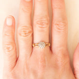 Anello a fiore vintage in oro giallo e bianco 9K con diamanti (0.10ctw ca.), anni ‘70/‘80