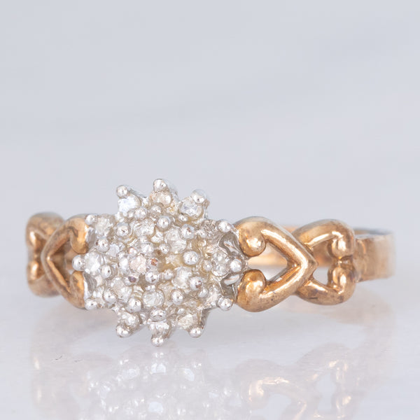 Anello a fiore vintage in oro giallo e bianco 9K con diamanti (0.15ctw ca.), anni ‘80