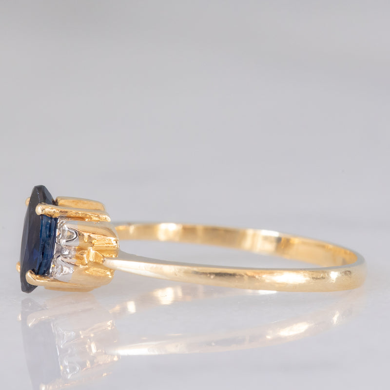 Anello vintage in oro giallo 18K con zaffiro (0.35ct ca.) e diamanti (0.04ctw ca.)