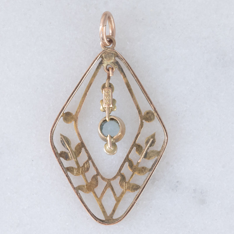 Pendente antico lavalier in oro giallo 9K con pasta di vetro azzurra e perline bianche, anni ‘10/‘20