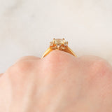 Anello “sole” in oro giallo 9K con apatite verde (1.19ct) e zaffiri bianchi