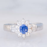 Anello a margherita vintage in platino con zaffiro (0.51ct) e diamanti (0.43ctw), anni ‘90
