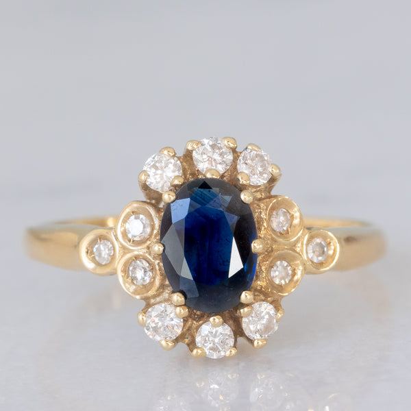 Anello a margherita vintage in oro giallo 14K con zaffiro (0.70ct ca.) e diamanti (0.20ctw ca.), anni ‘80