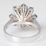 Anello a fiocco di neve vintage in oro bianco 14K con zaffiri (1.10ctw ca.) e diamanti di taglio brillante (0.48ctw ca.), anni ‘70/‘80