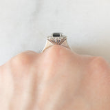 Anello a margherita vintage in oro bianco 18K con zaffiro e diamanti di taglio brillante (0.24ctw ca.), anni ‘70