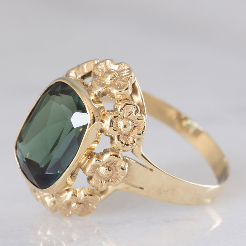 Anello da cocktail vintage in oro giallo 8K con spinello verde (3.80ct ca.), anni ‘70