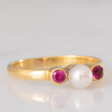 Trilogy vintage in oro giallo 18K con rubini (0.14ctw ca.) e perla bianca, anni ‘60/‘70