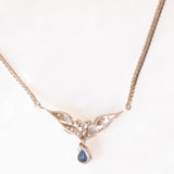 Vintage 14K white gold necklace with central decoration with sapphire (approx. 0.70ct) and diamonds (approx. 0.23ctw), 70s/80s