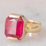 Anello da cocktail vintage in oro giallo 14K con rubino sintetico, anni ‘60/‘70