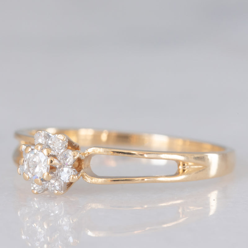 Anello a margherita in oro giallo 9K con diamanti (0.20ctw ca.), anno 1975
