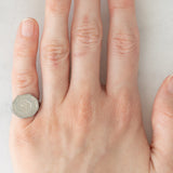 Anello medievale in argento con incisioni di una colomba, XI/XIV secolo d.C.