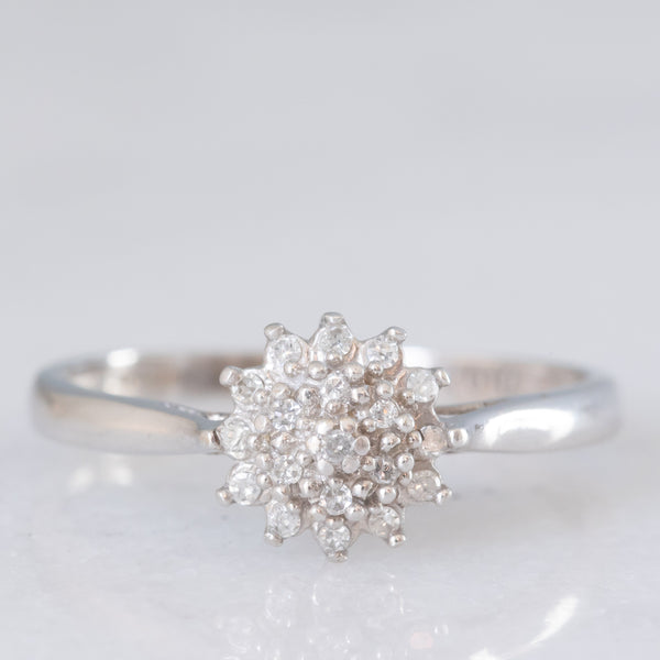 Anello a fiore vintage in oro bianco 9K con diamanti (0.10ctw ca.), anni ‘80