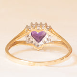 Anello a margherita in oro giallo e bianco 9K con ametista di taglio a cuore (0.70ct ca.) e diamanti (0.18ctw ca.), anno 2003