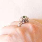 Vintage 14K white gold daisy ring with green tourmaline (0.70ct approx.) and brilliant cut diamonds (0.50ctw approx.), 70s