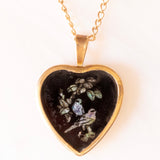 Vintage-Halskette aus 9-karätigem Gelbgold mit herzförmigem Anhänger aus 9-karätigem Gelbgold mit Onyx- und Triplet-Opal-Mosaik