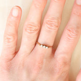 Trilogy vintage in oro giallo e bianco 9K con diamanti di taglio brillante (0.06ctw ca.)