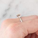 Trilogy vintage in platino con diamante centrale fancy brown (0.57ct) e diamanti laterali (0.20ctw)