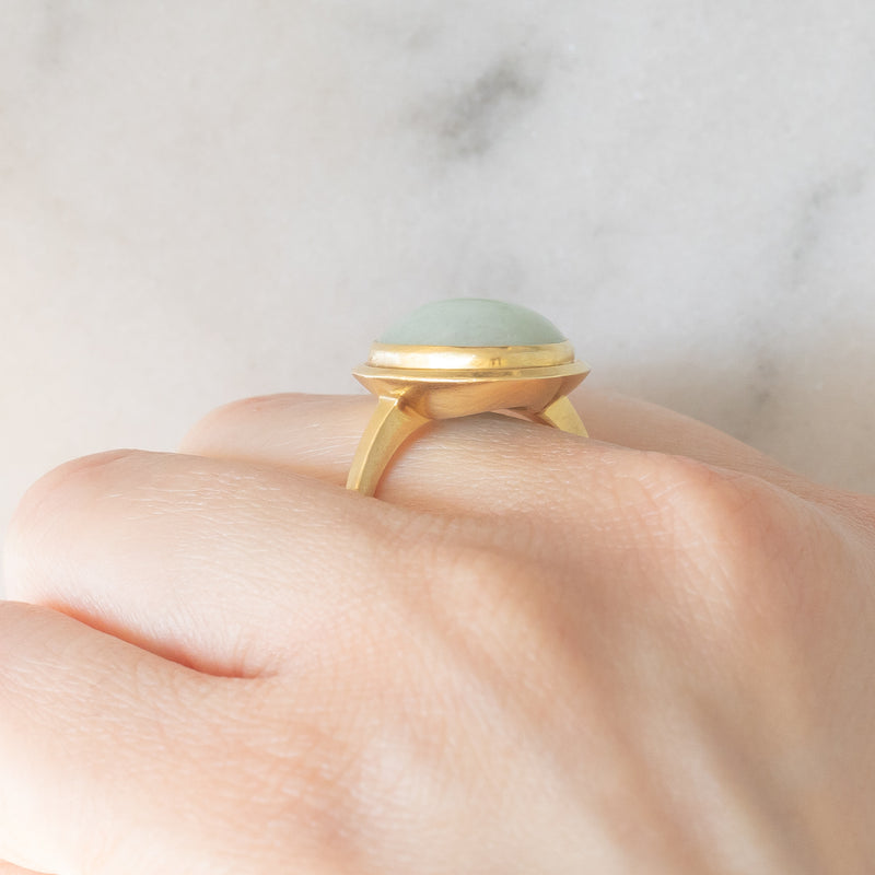 Anello vintage in oro giallo 18K con giada (8.50ct ca.), anni ‘70