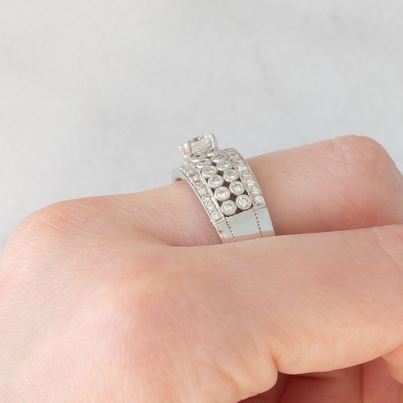 Anello a fascia vintage in oro bianco 14K con diamanti di taglio brillante (1.38ctw ca.), anni ‘80