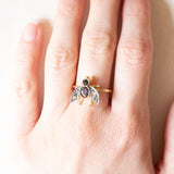 Fliegenring aus einer antiken Brosche aus 18 Karat Gelbgold und Silber mit Saphiren und Diamanten im Rosettenschliff