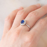 Anello a margherita vintage in platino con zaffiro (1.20ct) e diamanti (0.40ctw), anni ‘70/‘80
