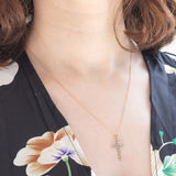 Collar vintage de cadena de oro amarillo de 9 quilates con colgante de cruz de oro amarillo de 9 quilates y diamantes marrones