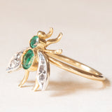 Fliegenring aus einer antiken Brosche aus 18 Karat Gelbgold und Silber mit Smaragden und Diamanten im Rosettenschliff