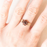 Vintage 9K Gelbgold Gänseblümchen-Bandring mit Granaten, 70er Jahre