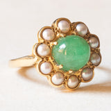 Vintage-Gänseblümchenring aus 18 Karat Gelbgold mit Smaragd im Cabochonschliff (ca. 2 Karat) und weißen Perlen, 50er Jahre