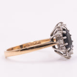 Anello a margherita vintage in oro giallo 9K con zaffiro (1.33ct ca.) e diamanti (0.12ctw ca.), anno 1985
