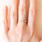 Solitärring aus 9 Karat Gelb- und Weißgold mit Diamant im Brillantschliff (ca. 0.10 ct), 70er Jahre