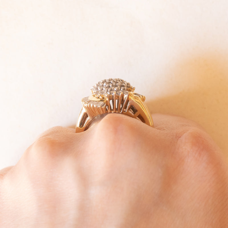 Anello vintage in oro giallo 14K con diamanti di taglio brillante e tapered (1.24ctw ca.), anni '70