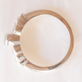 Anello vintage in oro bianco 18K con smeraldo (0.50ct ca.) e diamanti di taglio brillante (0.50ctw ca.)