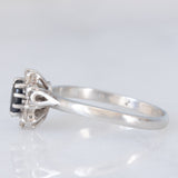 Anello a margherita vintage in platino con zaffiro (0.45ct ca.) e diamanti (0.14ctw ca.), anno 2006
