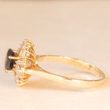 Anello ballerina vintage in oro giallo 14K con zaffiro (1ct ca.) e diamanti di taglio brillante e di taglio tapered (0.65ctw ca.), anni ‘80