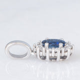 Ciondolo a margherita in oro bianco 14K con zaffiro (0.60ct ca.) e diamanti (0.20ctw ca.), anni ‘80