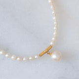 Collana vintage in oro giallo 18K con perle bianche, anni ‘70