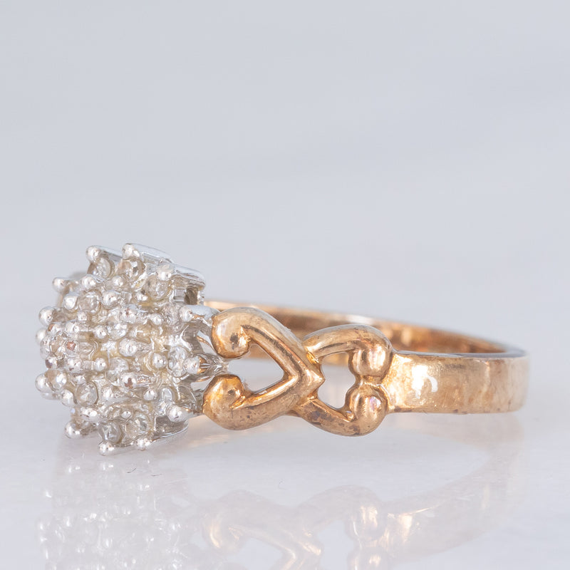 Anello a fiore vintage in oro giallo e bianco 9K con diamanti (0.15ctw ca.), anni ‘80