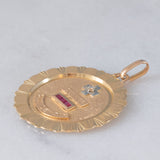 Ciondolo vintage “Plus qu’hier moins que demain” in oro giallo 18K con diamante e rubini
