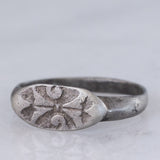 Anello medievale in argento con incisioni, XI/XIV secolo d.C.
