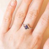 Art-Deco-Ring aus Platin und 18 Karat Weißgold mit Saphir und Rosettendiamant, 30er Jahre