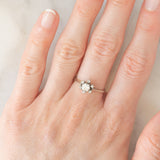 Anello a margherita vintage in oro bianco 18K con diamanti (0.36ctw ca.), anni ‘60/‘70