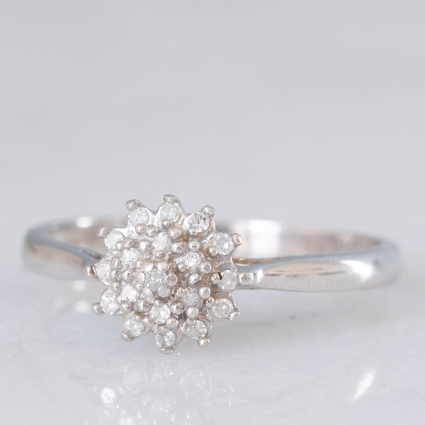 Anello a fiore vintage in oro bianco 9K con diamanti (0.10ctw ca.), anni ‘80