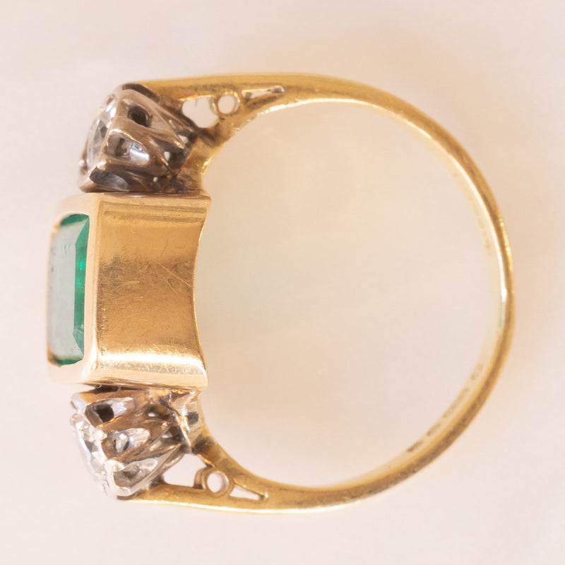 Trilogy vintage in oro giallo e bianco 18K con smeraldo (1.70ct ca.) e diamanti di taglio brillante (0.30ctw ca.), anno 1984