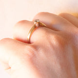 Solitario vintage in oro giallo 9K con diamante di taglio brillante (0.18ct ca.), anni ‘40