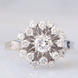 Anello a fuoco d’artificio vintage in oro bianco 18K con diamanti di taglio brillante (0.70ctw ca.), anni ‘70