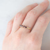 Anel vintage em ouro amarelo 9K com granadas (aproximadamente 0.50 ct), década de 70.