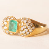 Vintage-Ring aus 18-karätigem Gelbgold mit Smaragd (ca. 0.50 ct) und Diamanten im Brillantschliff (ca. 0.66 ctw), 70er/80er Jahre