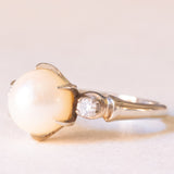 Vintage-Trilogie aus 14-karätigem Weißgold mit weißen Perlen und Diamanten im Brillantschliff (ca. 0.10 ctw), 60er Jahre